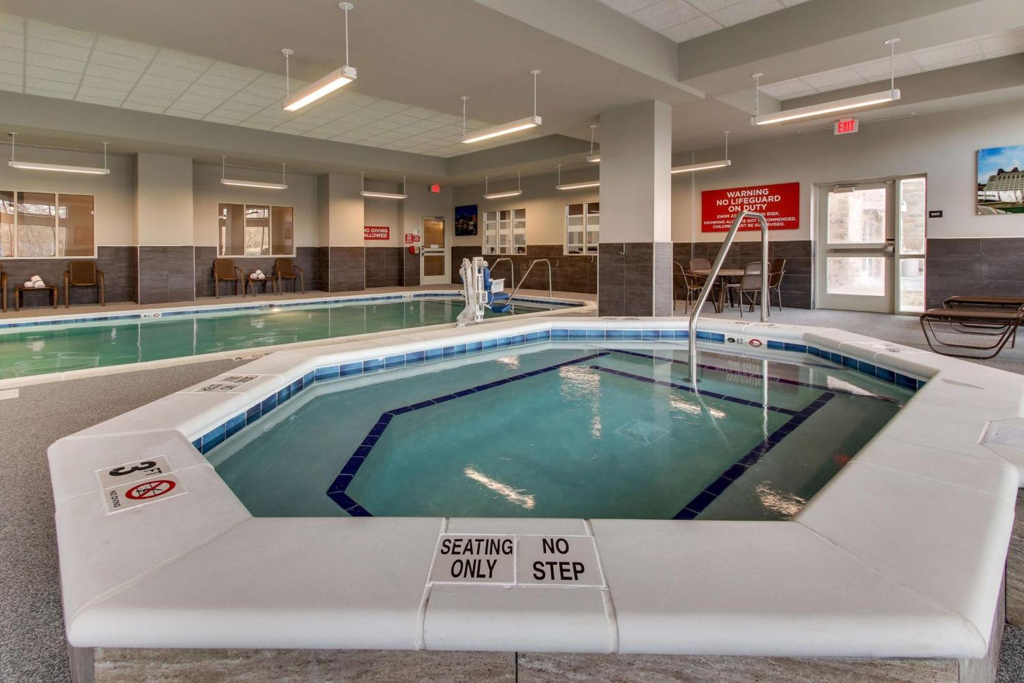 Drury Inn & Suites Cleveland Beachwood Exterior photo