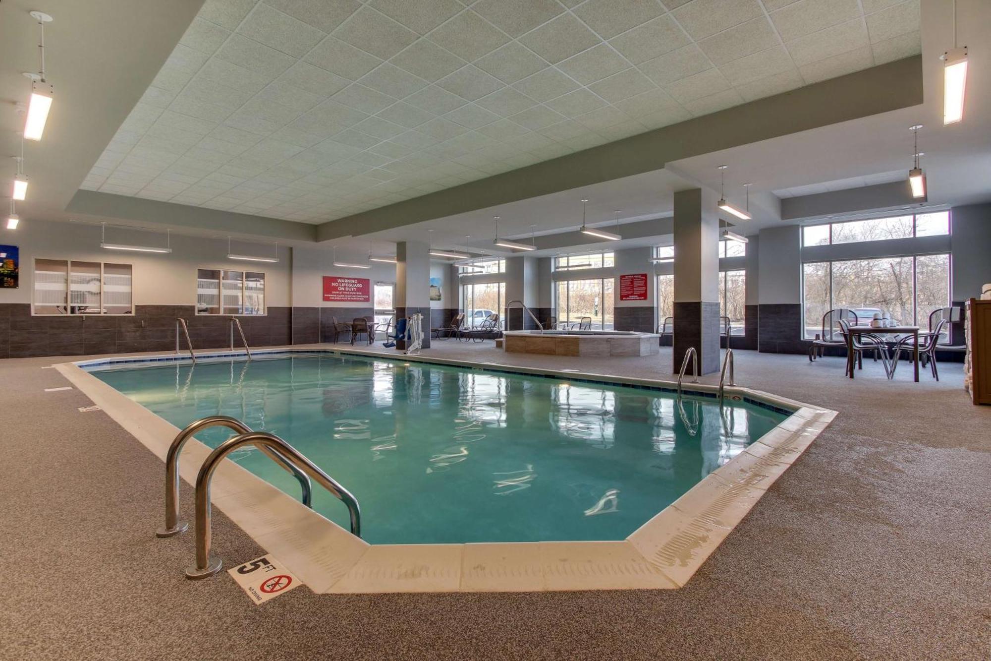 Drury Inn & Suites Cleveland Beachwood Exterior photo